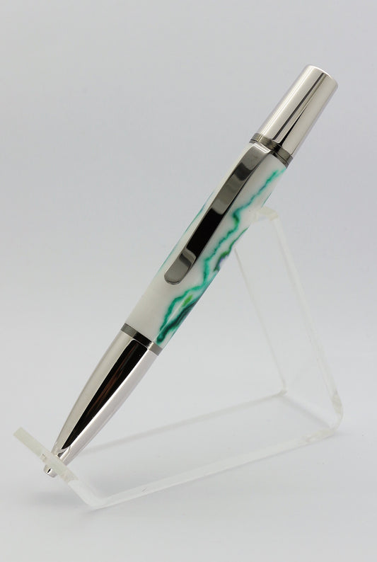 A pen standing upright and showing off the green & White Onyx and it's mottled colours and effects to the full, complete with Chrome plated fitting to show the effect off.