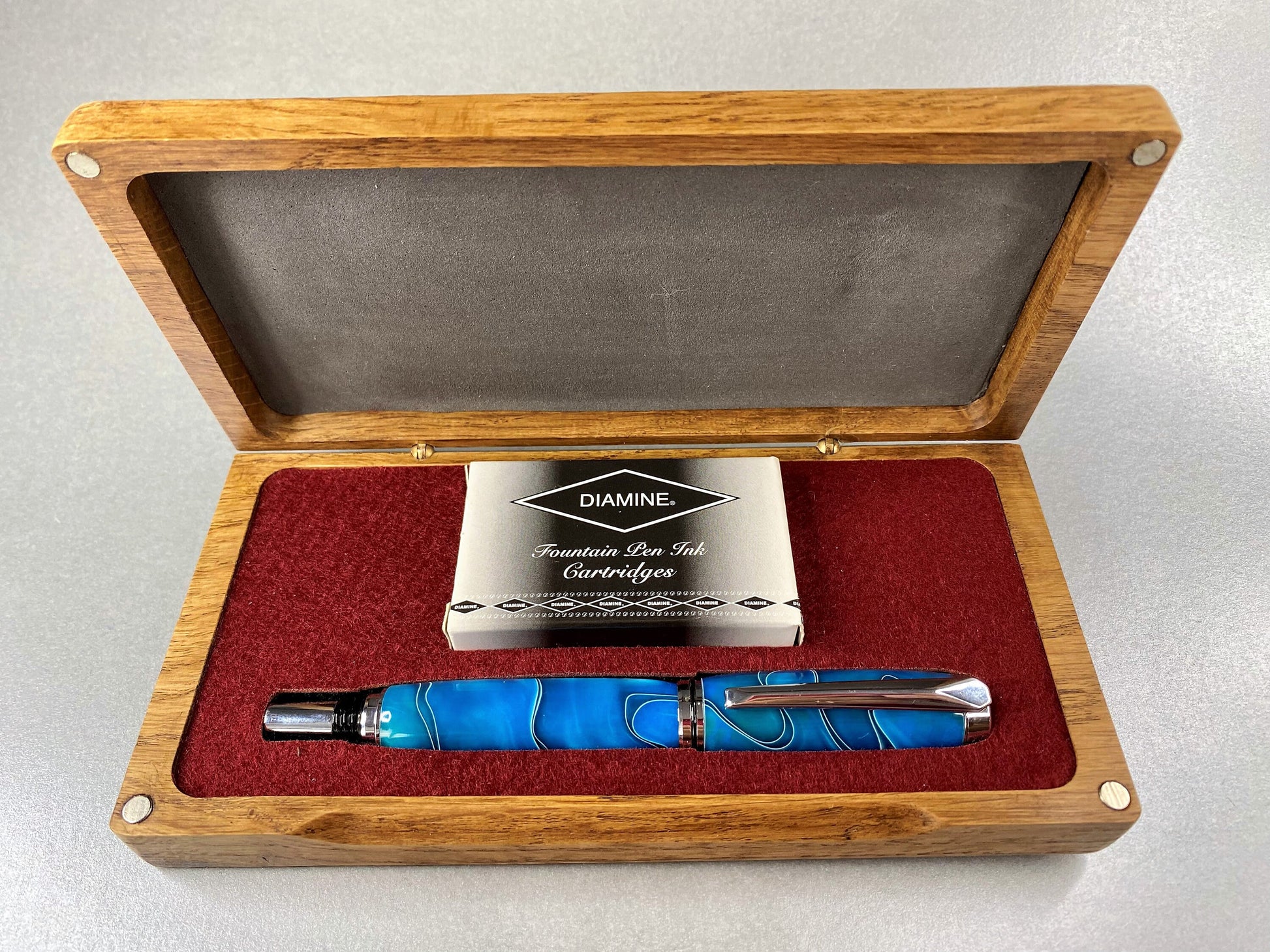 Blue Acrylic Fountain pen the pen has chrome plated fittings